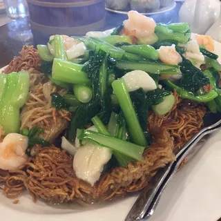 34. Rice Noodle with Seafood in Soup