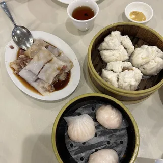 30. Steamed Look Funn with BBQ Pork