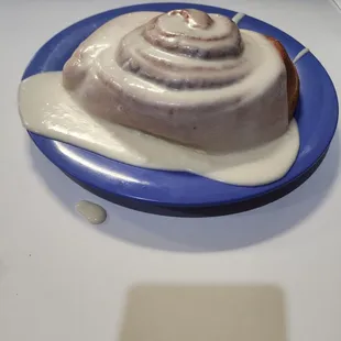 Cinnamon roll as big the plate