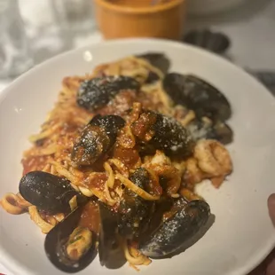 a plate of pasta and musselling