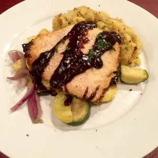 Horseradish crusted salmon, w a reduction and mashed potatoes and sautéed vegetables (very nice)