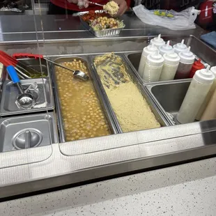 chickpeas and hummus in ur plate for free??? yum