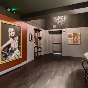 Every Friday through Sunday, immerse yourself in the magic and comedy of Legerdemain at 1923 LIVE. Secure your ticket now!