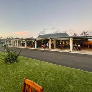 the outside of the restaurant