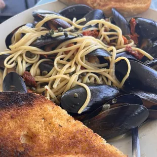 Mussels Muniere with pasta