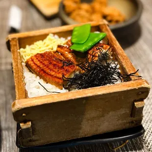 Mini unagi sushi box