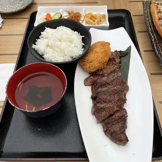 Washu-beef 'chuck flap' steak Bento