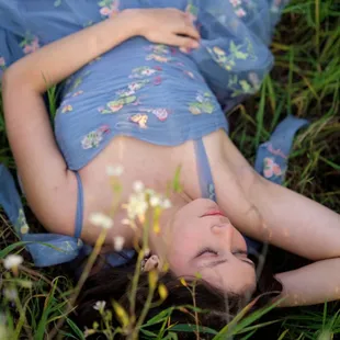 senior photo in a flower field
