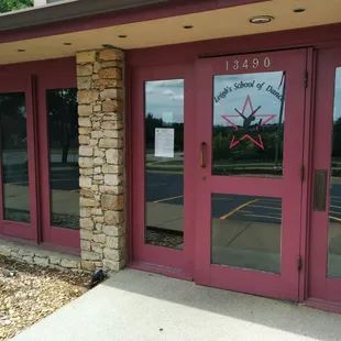 Leigh&apos;s School of Dance, Olathe&apos;s #1 Dance Studio. Come by and see us sometime!