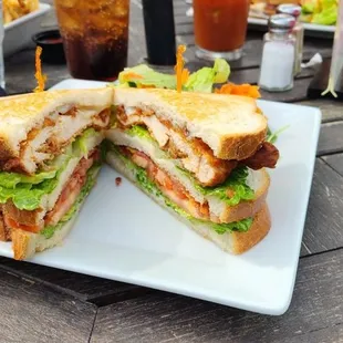 Tuesday Special : fried chicken club sandwich (no onions, no avocado)