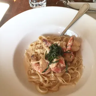 Lemon Garlic Prawn Fettuccine Dinner