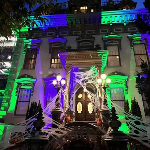 Leland Stanford Mansion decorated for Halloween.