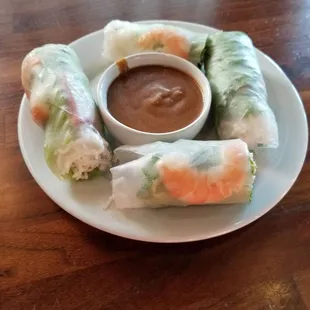 The fresh spring rolls were good, and came with lots of peanut sauce.