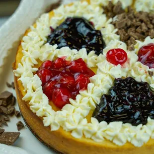 Classic cheesecake with toppings