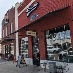 the outside of a coffee shop