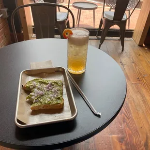 Was expecting a fresh cut avocado but it's an in-house spread ( not more than a day old)