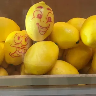 a bunch of lemons in a crate