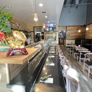 sushi and sashimi, interior