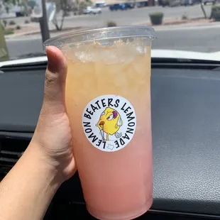 32oz Watermelon mint lemonade, very refreshing !