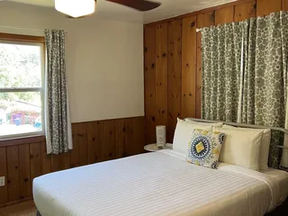The Cabins at Buckeye Tree Lodge - Formerly Sequoia Village Inn