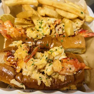 Lobster Roll with Fries