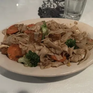 PAHT SEE EW with Tofu WIDE RICE NOODLES WITH EGG, CARROTS AND BROCCOLI STIR-FRIED IN A DARK SOY SAUCE WITH BLACK PEPPER