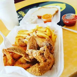 Shrimp n wing combo! With a tiny coleslaw and a slice of bread.