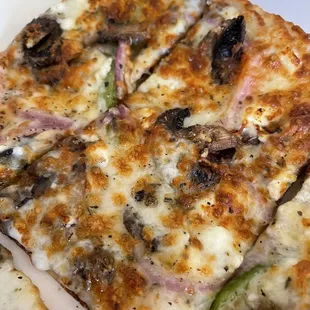 Berserko pizza with extra cheese, super yummy!