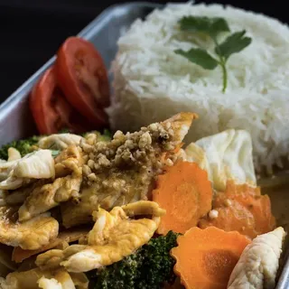 Pra Ram Stir-Fried (Peanut Sauce)