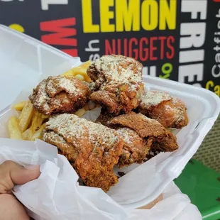 food, chicken wings and fried chicken