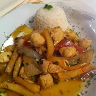 Pollo Saltado