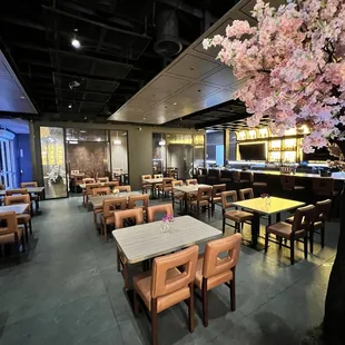 Lemongrass Asian Cuisine dining room