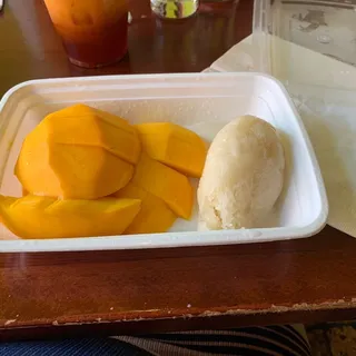 Coconut Sticky Rice with Fresh Mango