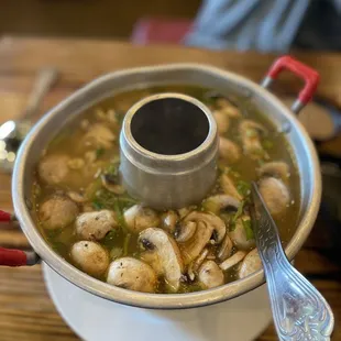 Tom yum hot pot