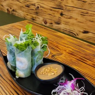 Fresh spring rolls with shrimp and peanut sauce