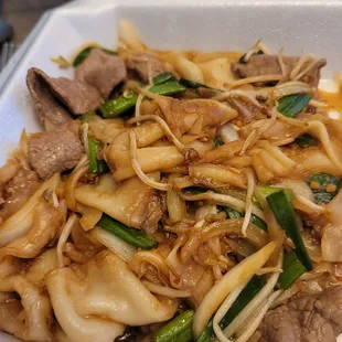 Beef hall fun/hofun: I&apos;m a huge fan of these fresh noodles!!