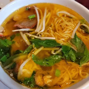 Wonton noodle soup: really good!