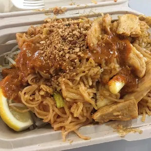 Pad Thai with peanut sauce