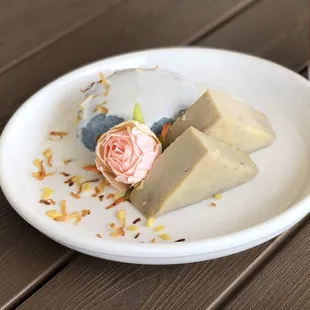 Taro Egg Custard with Sweet Sticky Rice