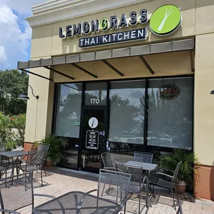 the outside of the restaurant