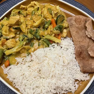 Combo meal with chicken in tomato sauce