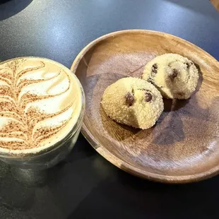 Latte with baileys and cranberry cookies