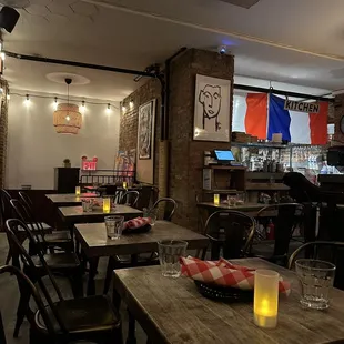 sushi and sashimi, interior