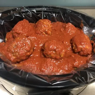 Lena's meatballs at home in the croc! I wish I would've gotten a picture of the lasagna before everybody started digging in!