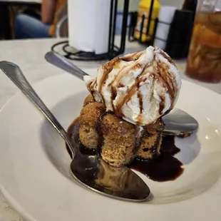 Churro cake with ice cream 11.11.2024