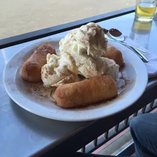 The amazing deep fried Twinkies.