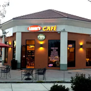 the outside of the restaurant