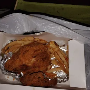 food, chicken wings and fried chicken