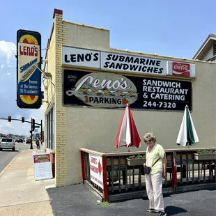 The Leno's storefront.