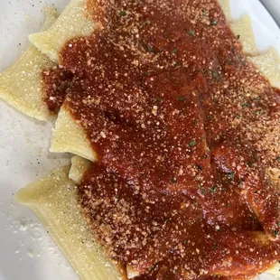 Cheese stuffed rigatoni with spicy sauce.